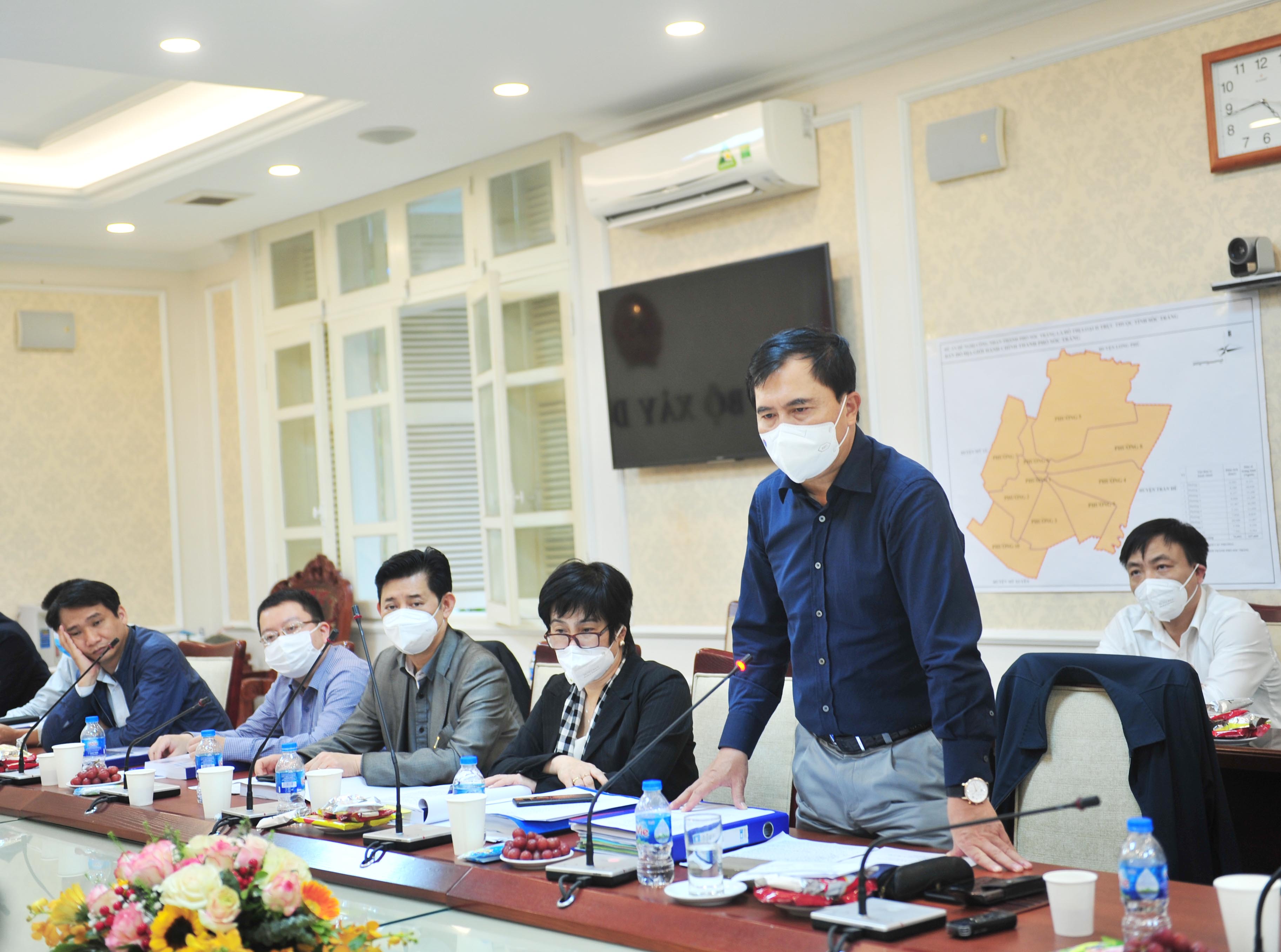 Thứ trưởng Bộ Xây dựng Lê Quang Hùng chủ trì và phát biểu chỉ đạo tại Hội nghị.